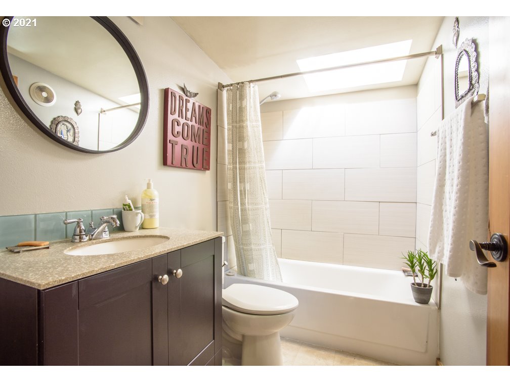 2845 Spring Boulevard Eugene, OR 97403 - Photo 10 of 31