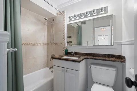 $220,000 | 3440 North Lake Shore Drive, Unit 17F, Chicago, IL 60657