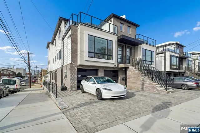 a car parked in front of a building