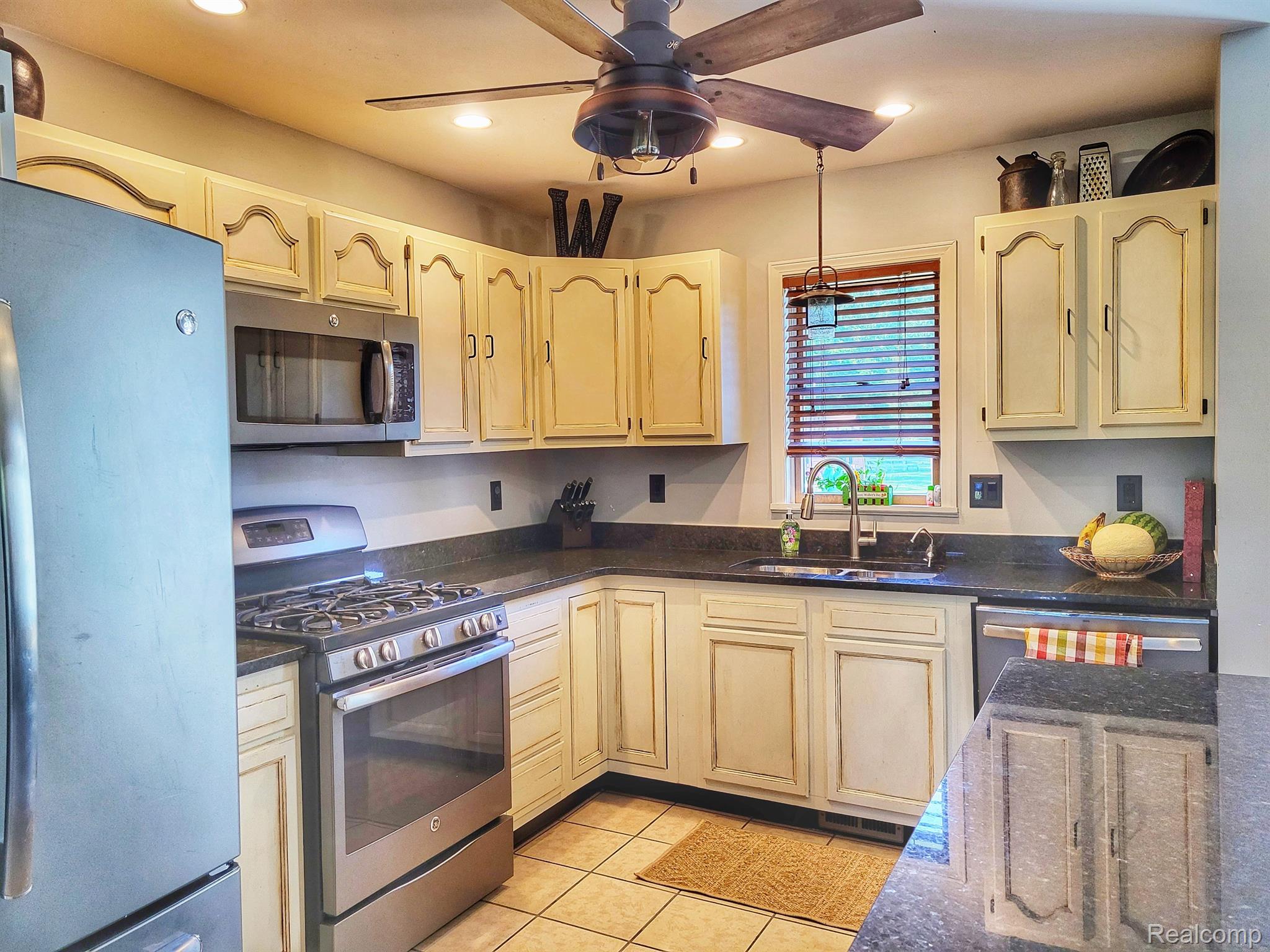 49060 Wear Road Belleville, MI 48111 - Photo 5 of 40