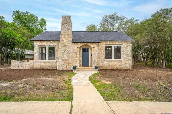 $238,500 | 515 East Mountain Street, Seguin, TX 78155
