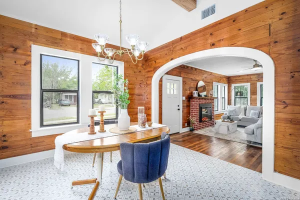 $238,500 | 515 East Mountain Street, Seguin, TX 78155