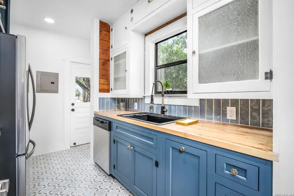 $238,500 | 515 East Mountain Street, Seguin, TX 78155