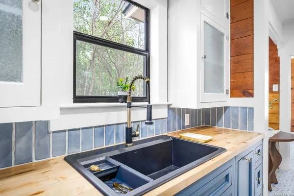 $238,500 | 515 East Mountain Street, Seguin, TX 78155