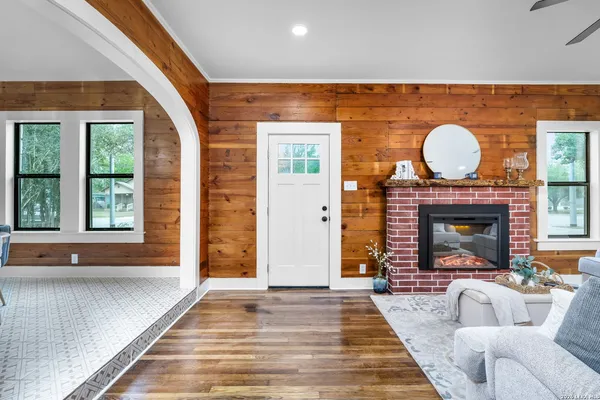 $238,500 | 515 East Mountain Street, Seguin, TX 78155