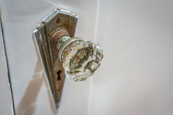 $238,500 | 515 East Mountain Street, Seguin, TX 78155