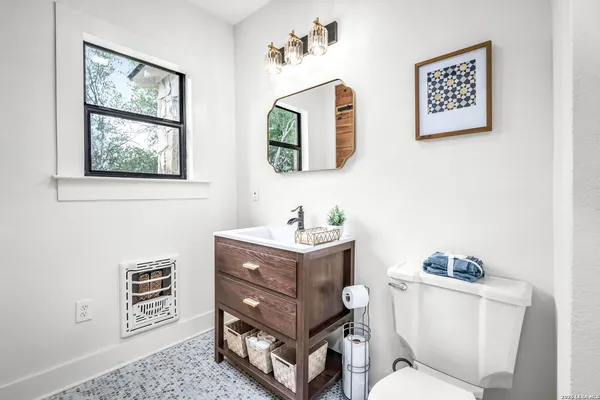 $238,500 | 515 East Mountain Street, Seguin, TX 78155