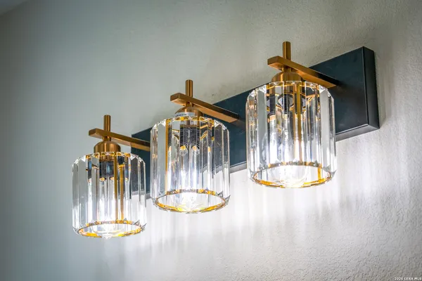 $238,500 | 515 East Mountain Street, Seguin, TX 78155