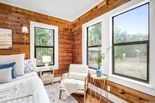 $238,500 | 515 East Mountain Street, Seguin, TX 78155