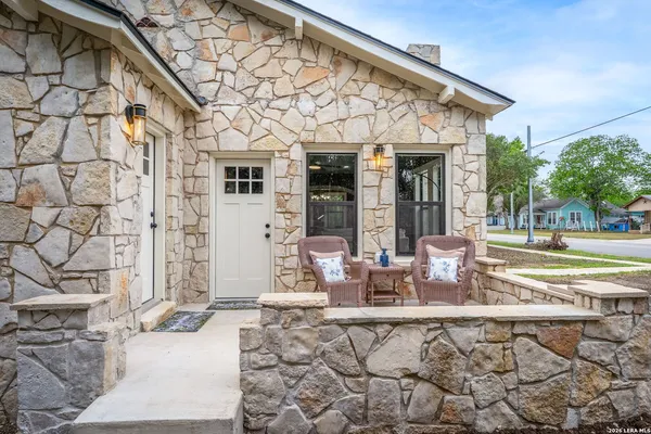 $238,500 | 515 East Mountain Street, Seguin, TX 78155