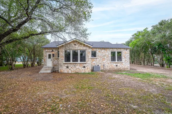 $238,500 | 515 East Mountain Street, Seguin, TX 78155