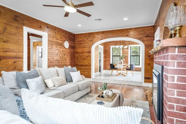 $238,500 | 515 East Mountain Street, Seguin, TX 78155