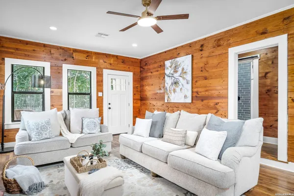 $238,500 | 515 East Mountain Street, Seguin, TX 78155