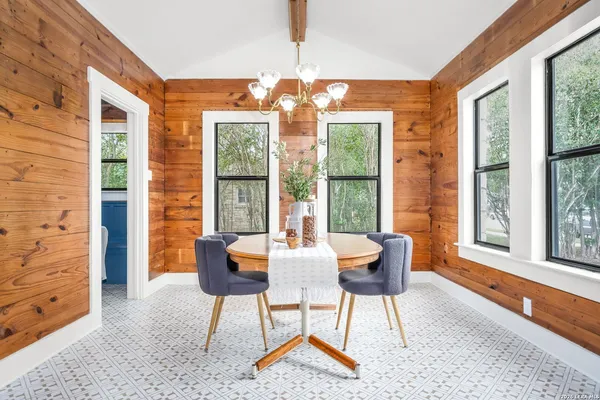 $238,500 | 515 East Mountain Street, Seguin, TX 78155