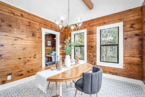 $238,500 | 515 East Mountain Street, Seguin, TX 78155