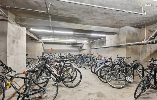 $458,000 | 565 West Quincy Street, Unit 1008, Chicago, IL 60661