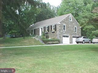 537 Atterbury Road Villanova, PA 19085 - Photo 2 of 6