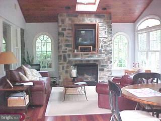 537 Atterbury Road Villanova, PA 19085 - Photo 4 of 6