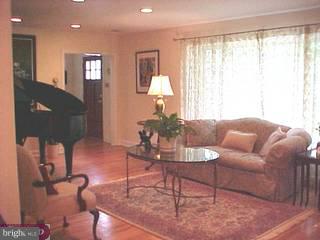 537 Atterbury Road Villanova, PA 19085 - Photo 5 of 6