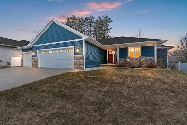 $499,999 | 2041 Buckthorn Trail, Green Bay, WI 54304