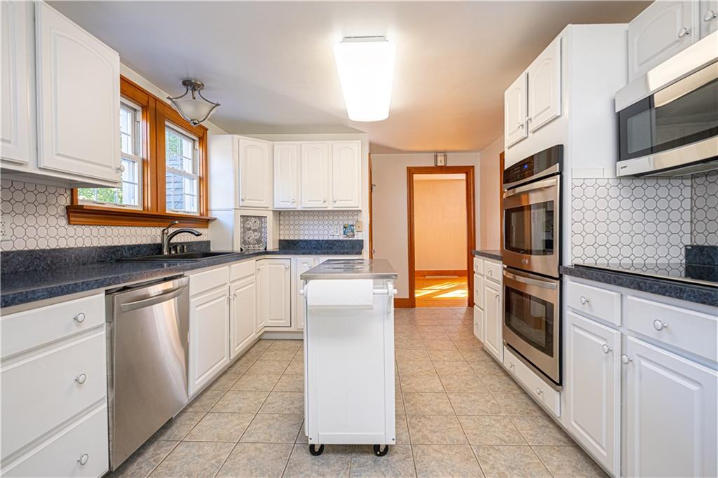 1531 Washington Road Apollo, PA 15613 - Photo 5 of 25 Renovated kitchen, high end appliances, Induction cook top, Convection oven