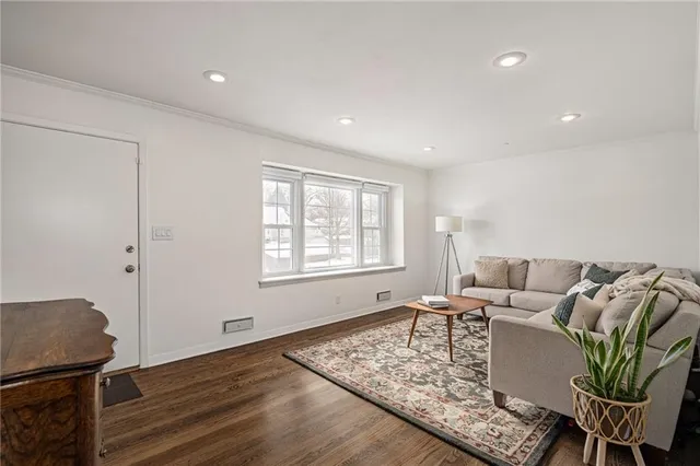 $350,000 | 7206 West 71st Terrace, Overland Park, KS 66204