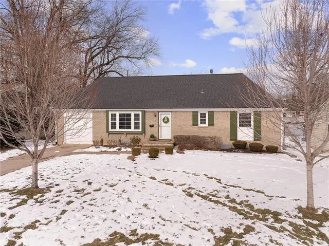 $350,000 | 7206 West 71st Terrace, Overland Park, KS 66204