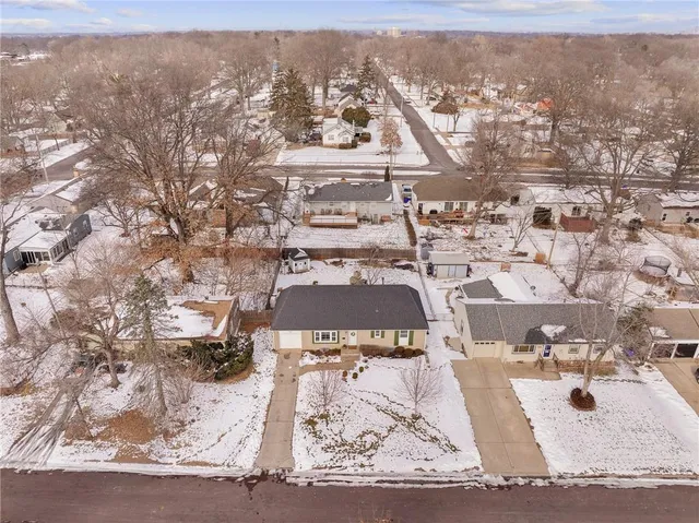 $350,000 | 7206 West 71st Terrace, Overland Park, KS 66204