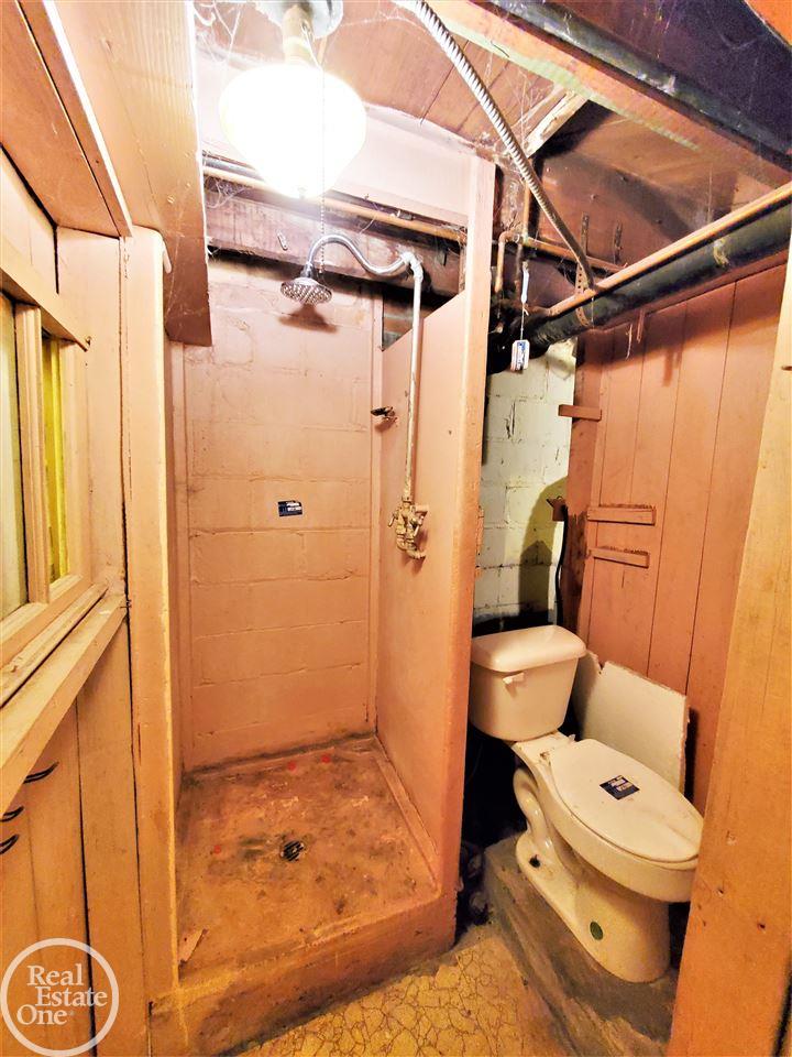 15713 Charles R Avenue Eastpointe, MI 48021 - Photo 57 of 65 Gallery Image 57
