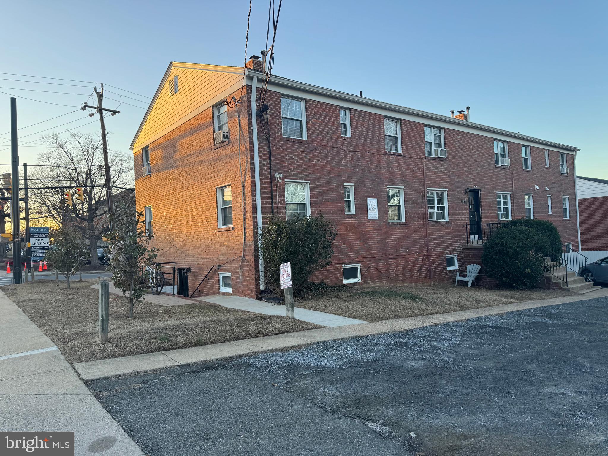 133 South Courthouse Road, Unit 7 Arlington, VA 22204 - Photo 2 of 15