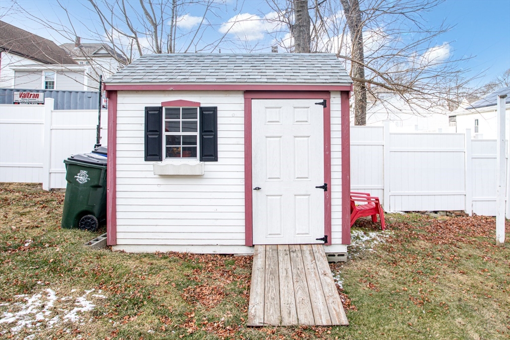 535 Jackson Street Fall River, MA 02721 - Photo 5 of 18