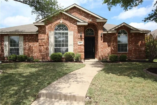 $2,300 | 1707 Barton Springs Court, Allen, TX 75002
