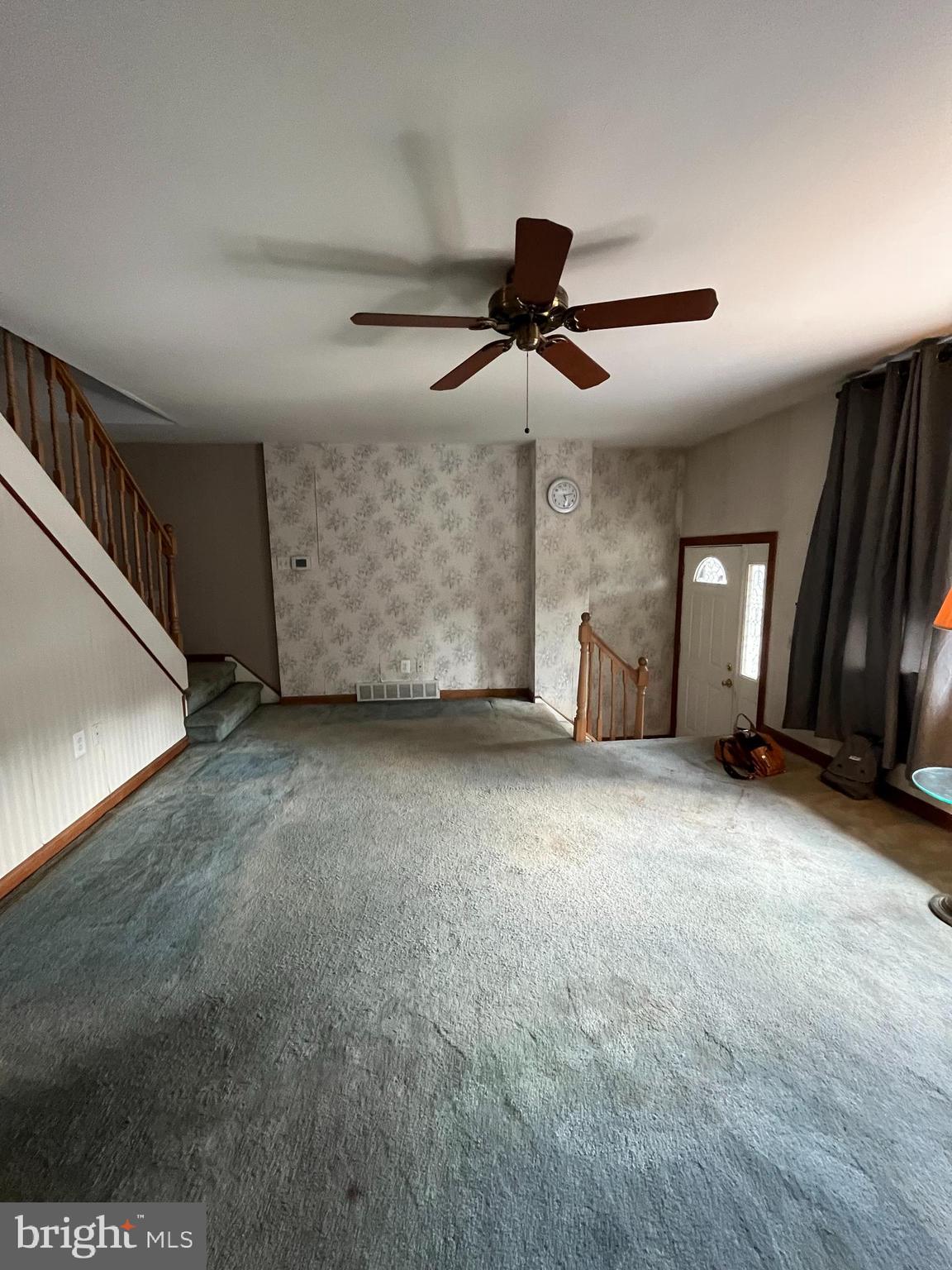 3303 Ancona Road Philadelphia, PA 19154 - Photo 3 of 19 living room