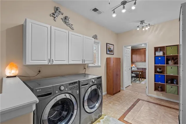 $425,000 | 11020 Charlotte Street, Kansas City, MO 64131