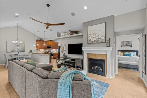 $425,000 | 11020 Charlotte Street, Kansas City, MO 64131