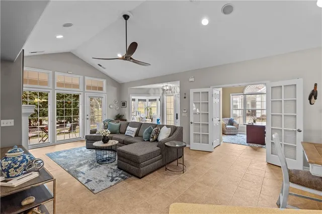 $425,000 | 11020 Charlotte Street, Kansas City, MO 64131