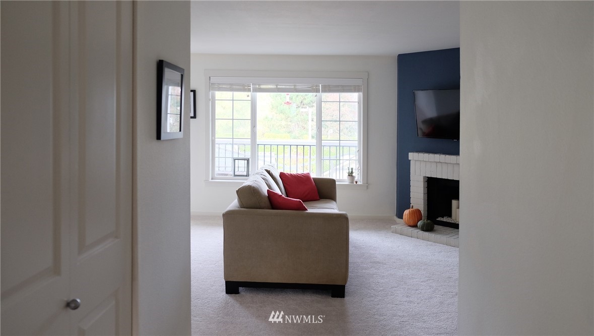12404 East Gibson Road, Unit J205 Everett, WA 98204 - Photo 5 of 25