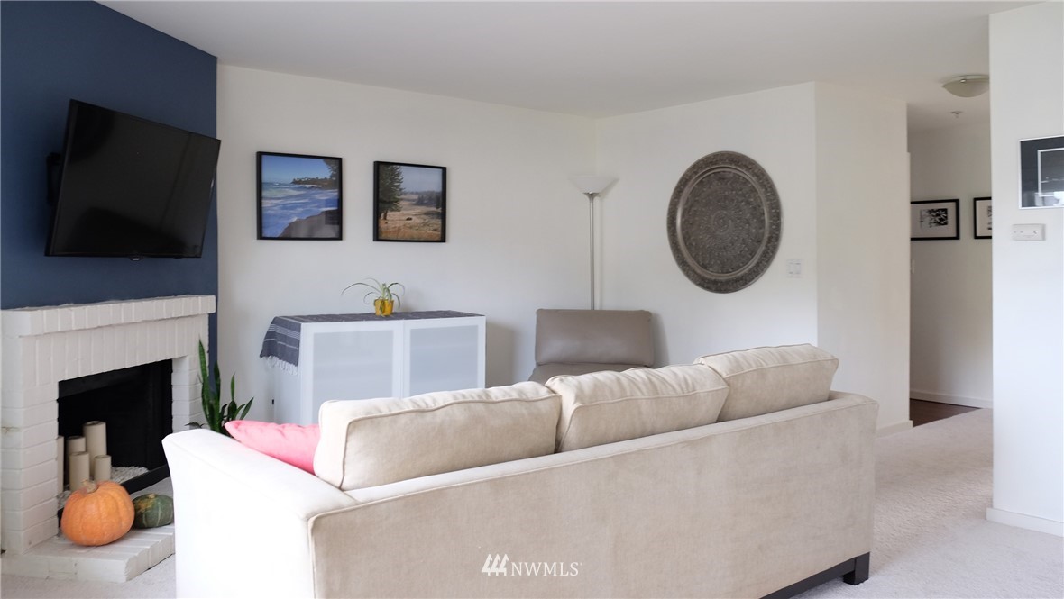 12404 East Gibson Road, Unit J205 Everett, WA 98204 - Photo 6 of 25