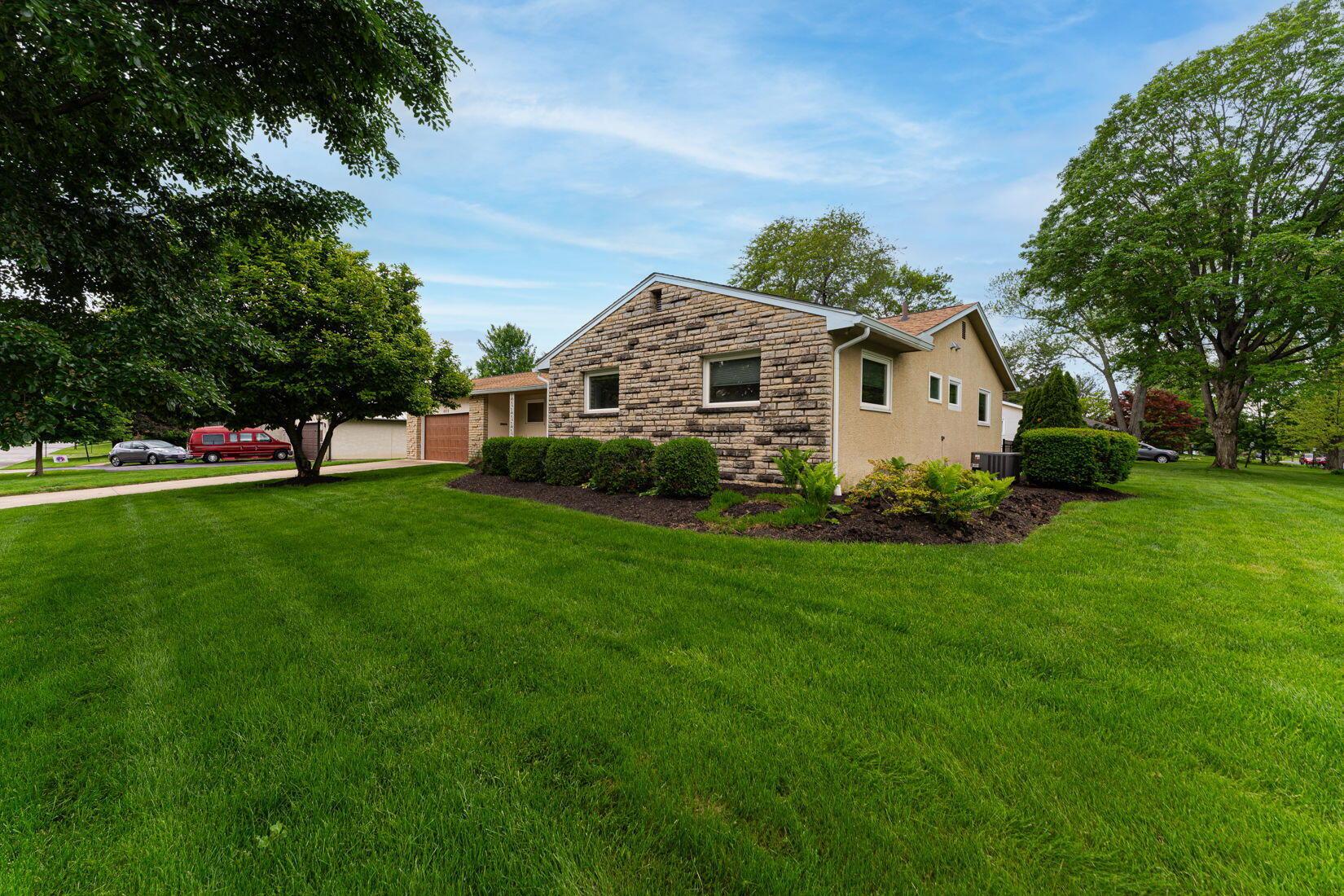 4015 Mountview Road Upper Arlington, OH 43220 - Photo 2 of 65 2-web-or-mls-Tracey Thayer - 4015 Mountv