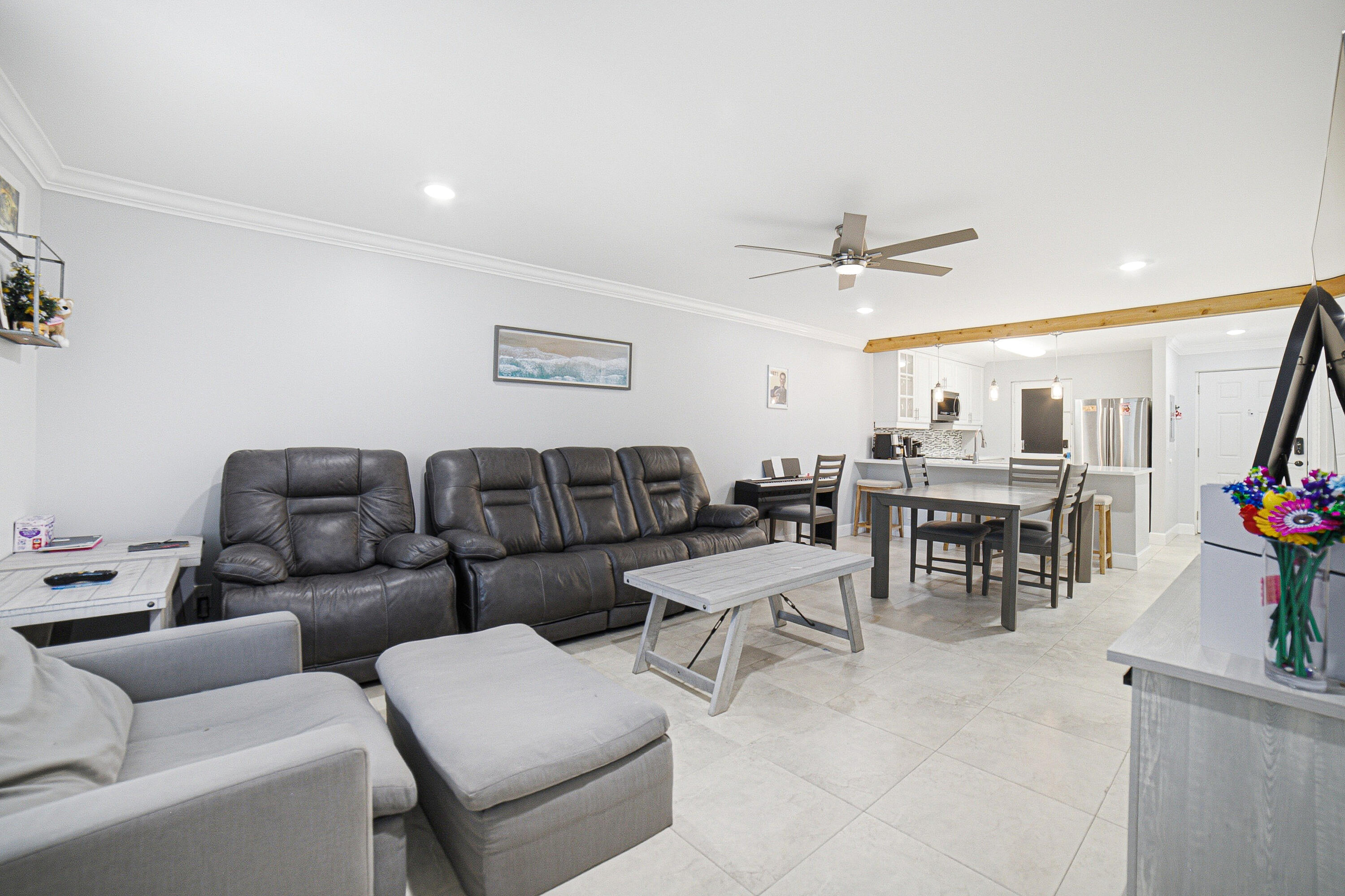 5201 Northwest 2nd Avenue, Unit 2130 Boca Raton, FL 33487 - Photo 3 of 20 Livingroom-B