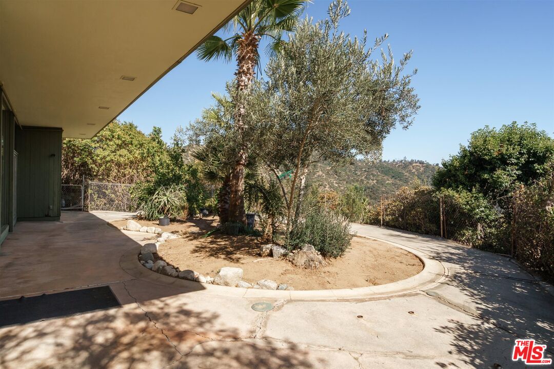 2885 Edgewick Road Glendale, CA 91206 - Photo 34 of 75
