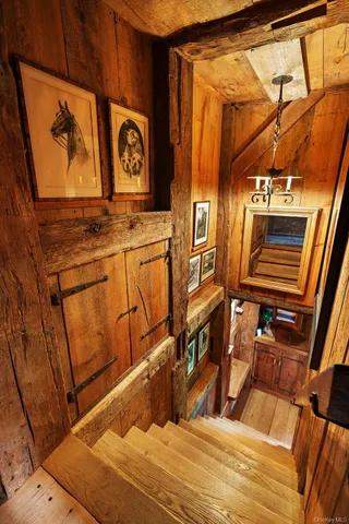 a view of walk in closet