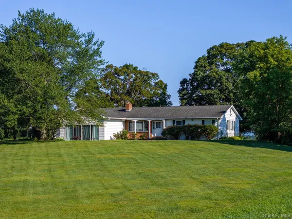 a view of a house with a big yard