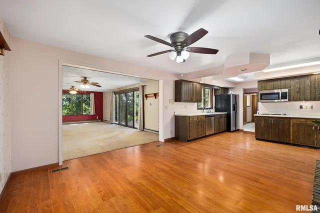 $429,900 | 284 Grimm Road, Congerville, IL 61729