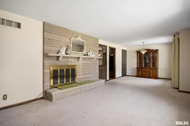 $429,900 | 284 Grimm Road, Congerville, IL 61729