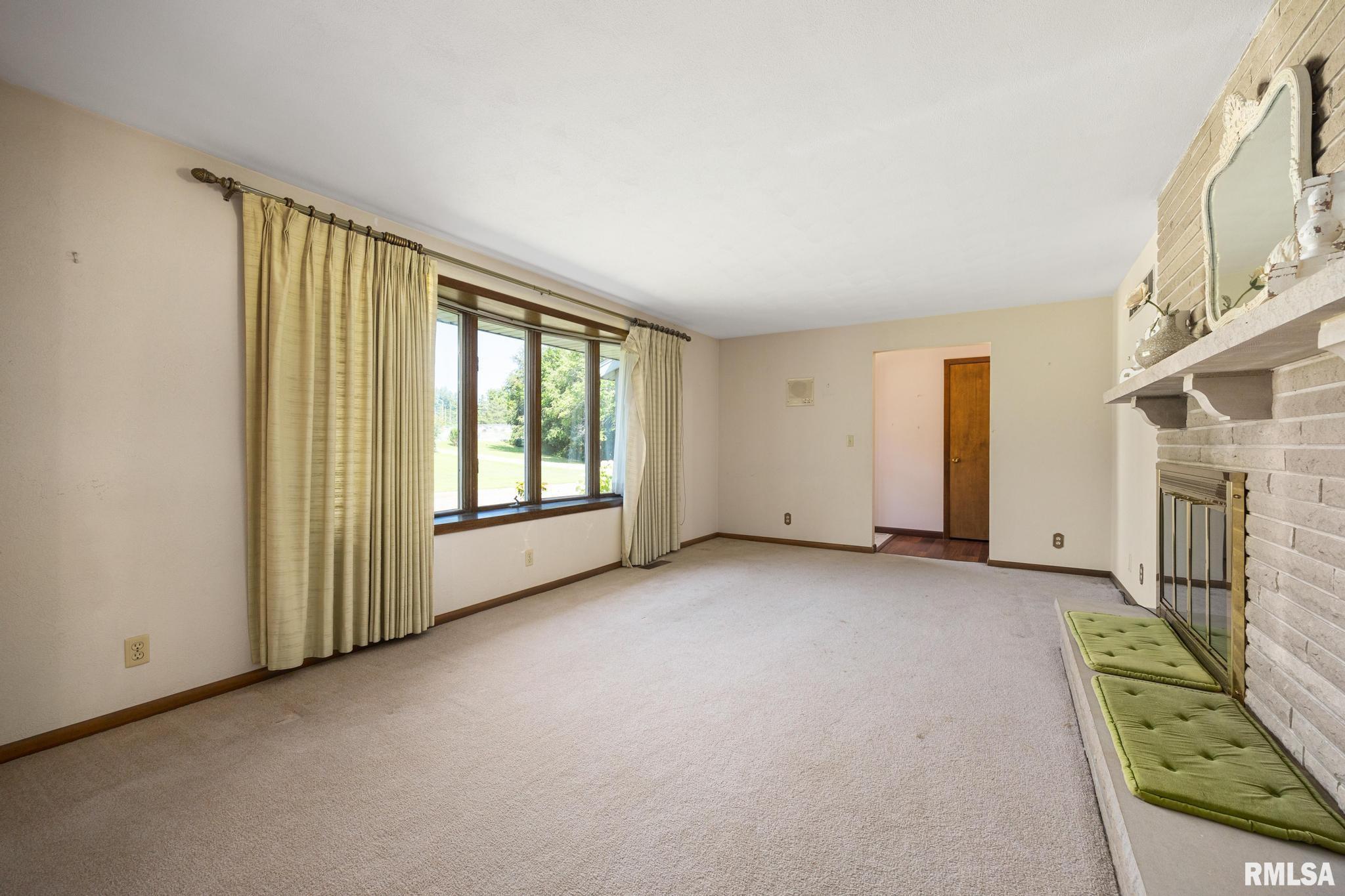 284 Grimm Road Congerville, IL 61729 - Photo 8 of 39