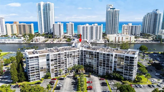 $3,500 | 800 Parkview Drive, Unit 718, Hallandale Beach, FL 33009