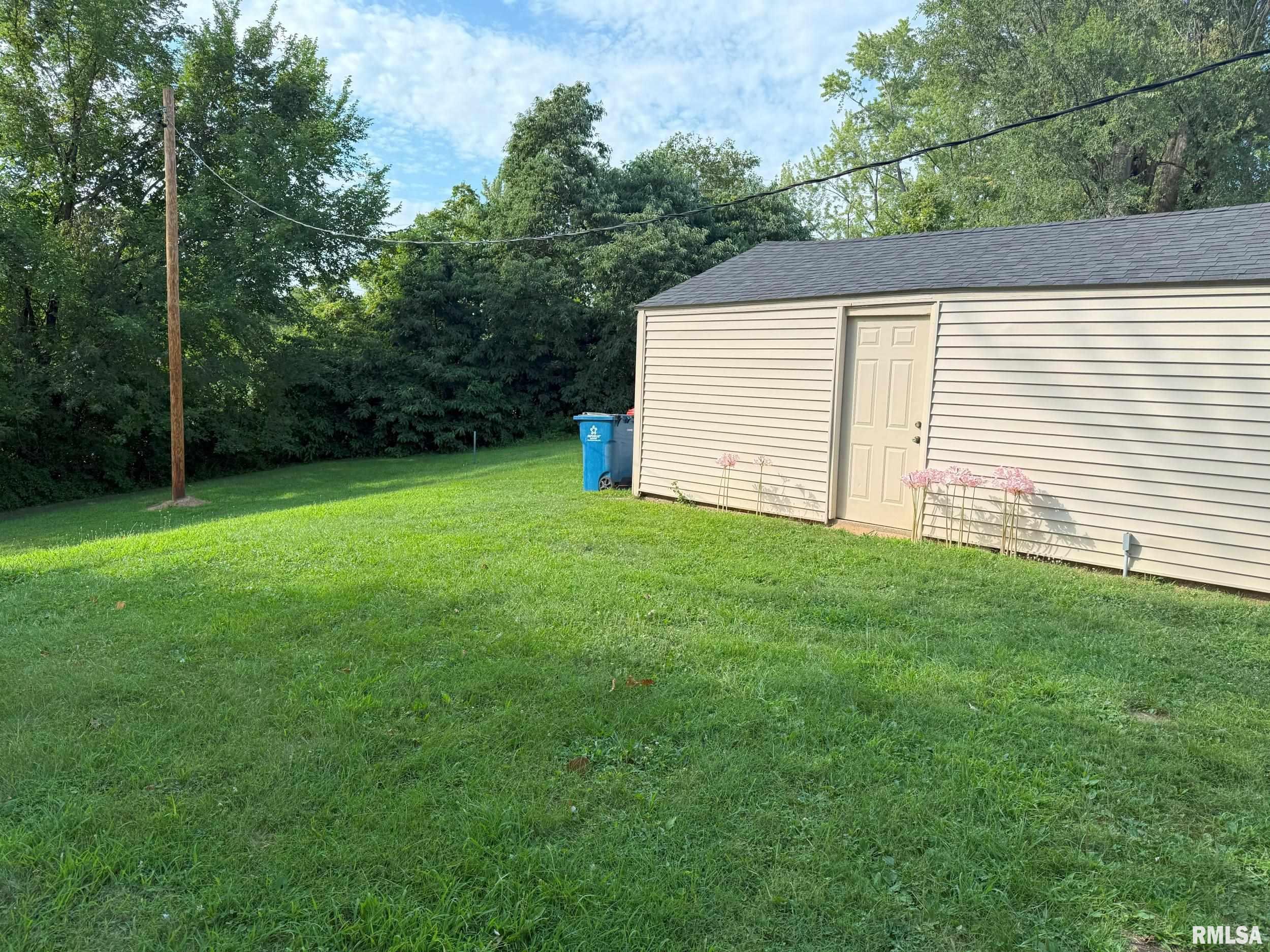 17 Lilac Lane Springfield, IL 62702 - Photo 13 of 14 Gallery Image 13
