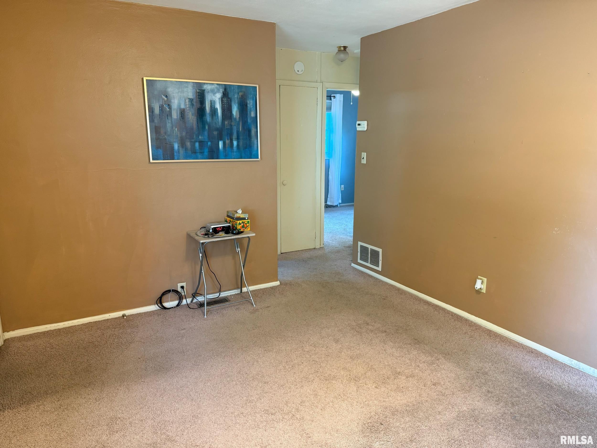 17 Lilac Lane Springfield, IL 62702 - Photo 5 of 14 Gallery Image 5