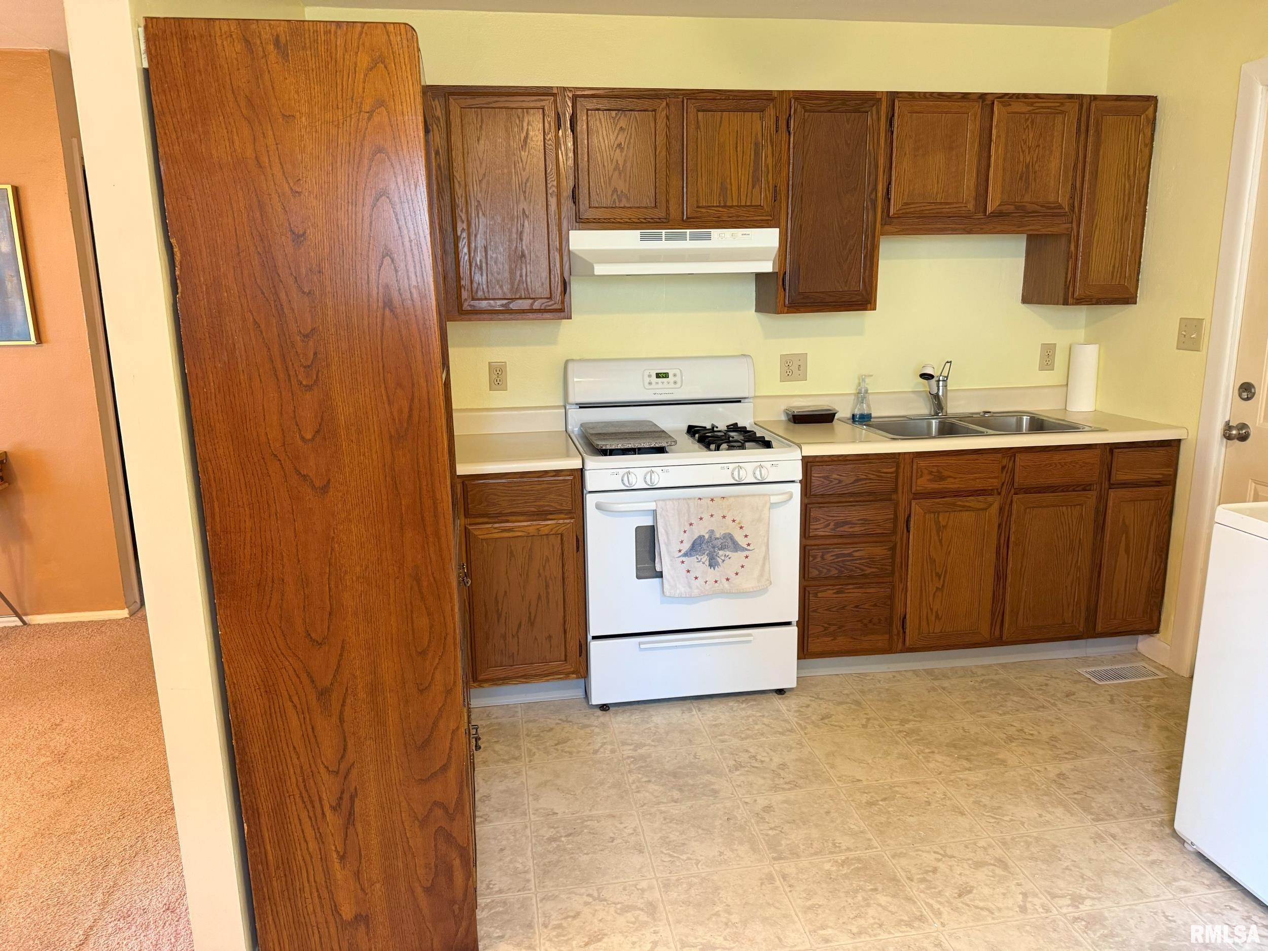17 Lilac Lane Springfield, IL 62702 - Photo 7 of 14 Gallery Image 7